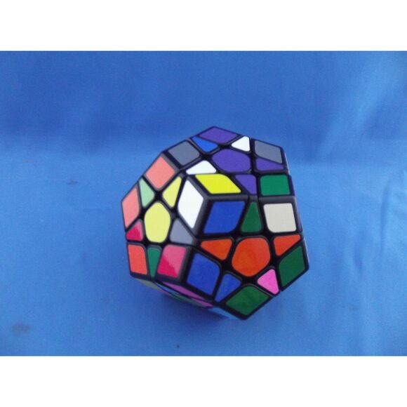 QiYi Megaminx Speedcube Pyramid 3-pack Brain Teaser Twisty Puzzle - Used - Picture 2 of 5
